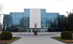 President Ilham Aliyev visits statue of national leader Heydar Aliyev in Mingachevir