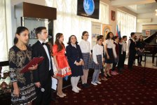Школьники и учителя поменялись местами на семинаре в Баку (ФОТО)