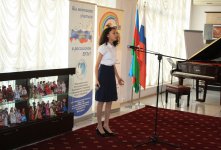 Школьники и учителя поменялись местами на семинаре в Баку (ФОТО)