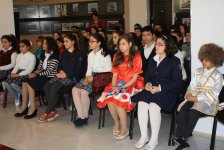 Школьники и учителя поменялись местами на семинаре в Баку (ФОТО)