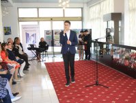 Школьники и учителя поменялись местами на семинаре в Баку (ФОТО)