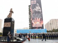 Президент Азербайджана принял участие в церемонии поминовения памяти жертв Ходжалинской трагедии (ФОТО)