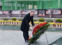 Президент Азербайджана принял участие в церемонии поминовения памяти жертв Ходжалинской трагедии (ФОТО)
