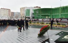 Президент Азербайджана принял участие в церемонии поминовения памяти жертв Ходжалинской трагедии (ФОТО)