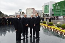 Президент Азербайджана принял участие в церемонии поминовения памяти жертв Ходжалинской трагедии (ФОТО)