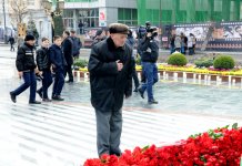 Azerbaijani public commemorates Khojaly genocide victims (PHOTO)