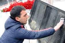 Azerbaijani public commemorates Khojaly genocide victims (PHOTO)