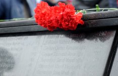 Azerbaijani public commemorates Khojaly genocide victims (PHOTO)