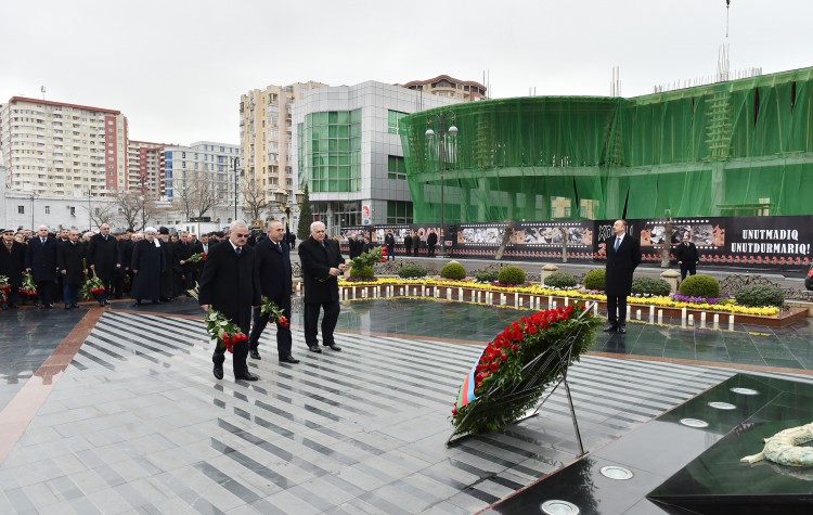 Президент Азербайджана принял участие в церемонии поминовения памяти жертв Ходжалинской трагедии (ФОТО)