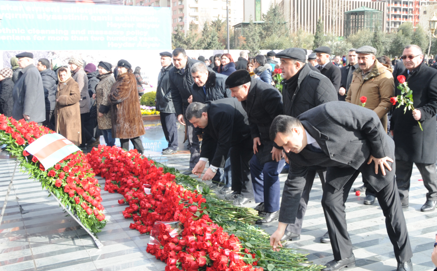 Azerbaijani public commemorates Khojaly genocide victims (PHOTO)