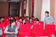 В Баку прошел интеллектуальный турнир среди школьников "Parlaq Zəka" (ФОТО)