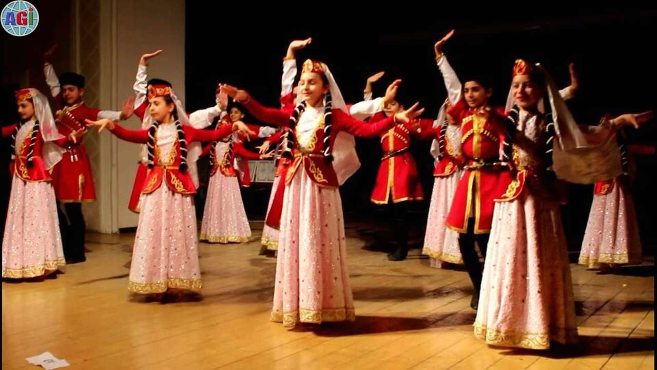 Грандиозное танцевальное шоу в Баку (ФОТО)