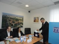 Посол Израиля в Азербайджане проголосовал на досрочных выборах в парламент (ФОТО)