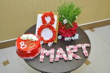 Необычный подарок от молодежи Агджабеди девушкам на 8 марта (ФОТО)