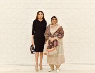 Azerbaijan`s first lady Mehriban Aliyeva meets Pakistani first lady Mahmooda Mamnoon (PHOTO)