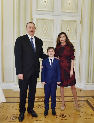 Президент Азербайджана и его супруга отметили вместе с 11-летним школьником его день рождения (ФОТО) (ВИДЕО)
