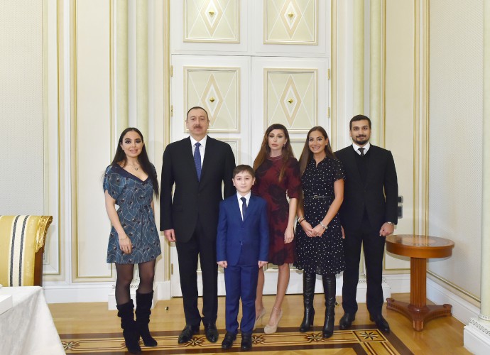 Президент Азербайджана и его супруга отметили вместе с 11-летним школьником его день рождения (ФОТО) (ВИДЕО)