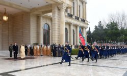 В Азербайджане состоялась церемония официальной встречи вице-президента и премьер-министра ОАЭ, эмира Дубая (ФОТО)