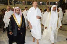 Президент Азербайджана и его супруга совершили умру в Мекке (ФОТО)