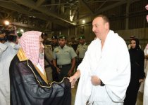 Президент Азербайджана и его супруга совершили умру в Мекке (ФОТО)
