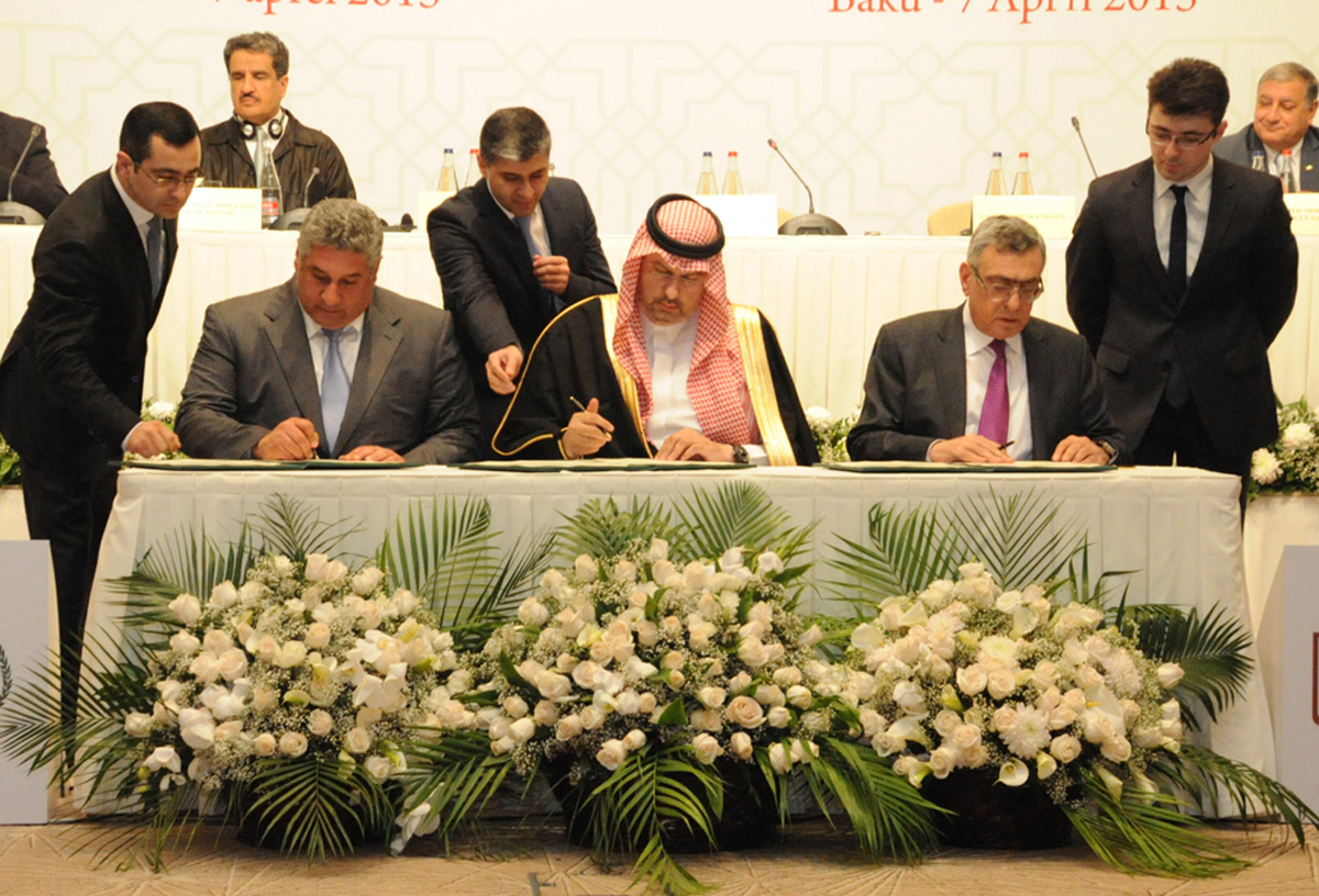 Ceremony of signing contract to hold IV Islamiada in Azerbaijan takes place (PHOTO)