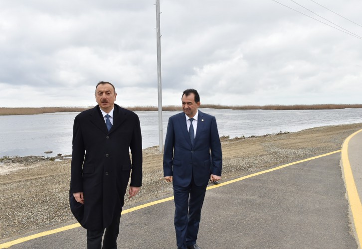 Президент Азербайджана ознакомился с региональной автодорогой после реконструкции (ФОТО)