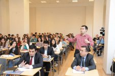 Декан экономического факультета МГУ им. М.В. Ломоносова представил доклад в Бакинском филиале университета (ФОТО)