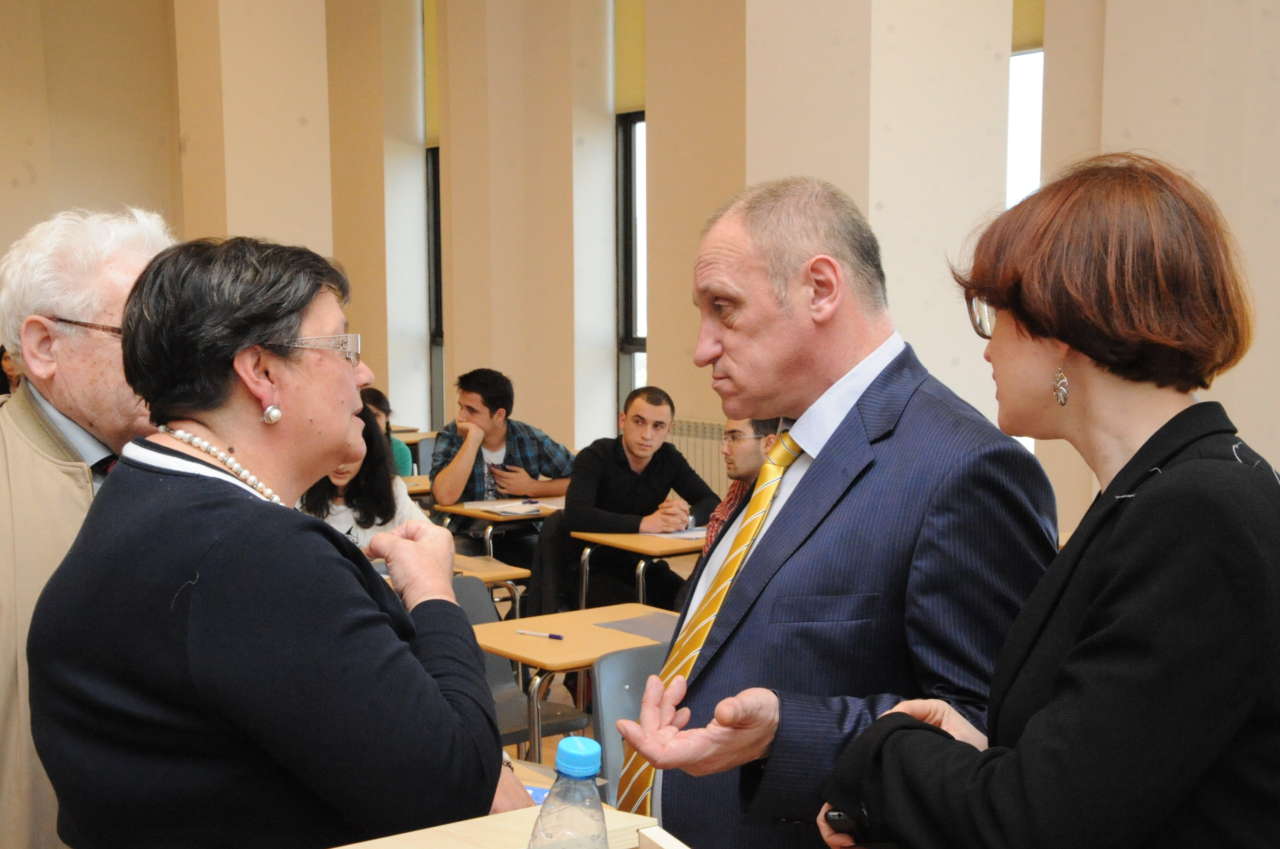 Декан экономического факультета МГУ им. М.В. Ломоносова представил доклад в Бакинском филиале университета (ФОТО)