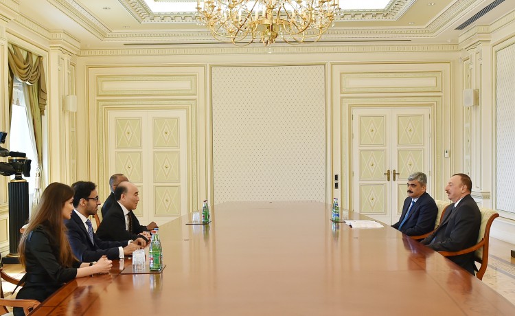 Azerbaijani president receives IMF delegation