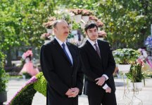 Azerbaijani president, his spouse attend Flower Festival (PHOTO)