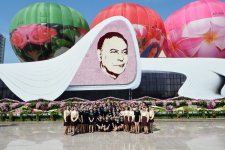 Azerbaijani president, his spouse attend Flower Festival (PHOTO)