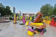 Azerbaijani president, his spouse attend Flower Festival (PHOTO)