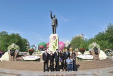 Azerbaijani president, his spouse attend Flower Festival (PHOTO)