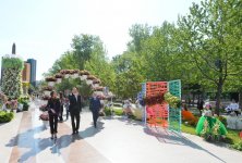 Azerbaijani president, his spouse attend Flower Festival (PHOTO)