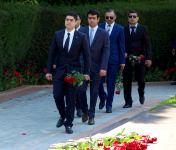 Azerbaijanis mark 92nd birthday anniversary of national leader Heydar Aliyev