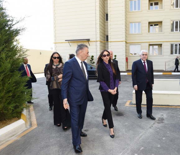 Azerbaijan’s first lady Mehriban Aliyeva attends opening of building for IDP families in Khirdalan (PHOTO)