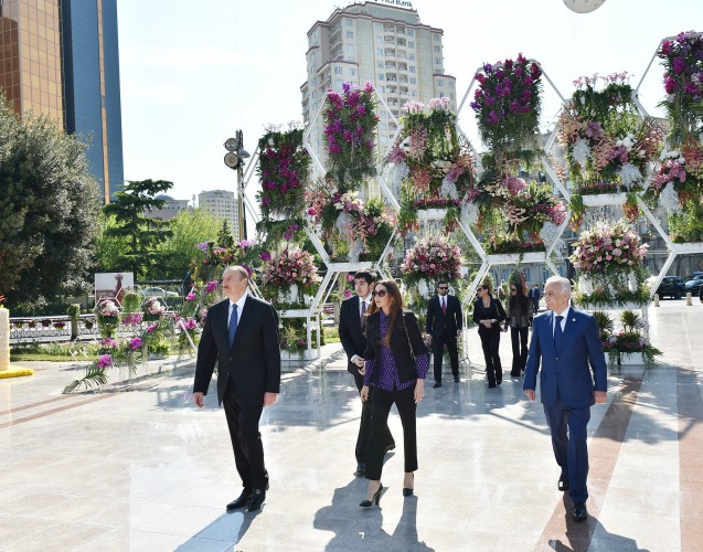 Azerbaijani president, his spouse attend Flower Festival (PHOTO)