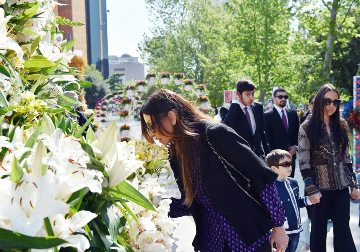 Azerbaijani president, his spouse attend Flower Festival (PHOTO)