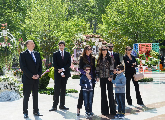 Azerbaijani president, his spouse attend Flower Festival (PHOTO)