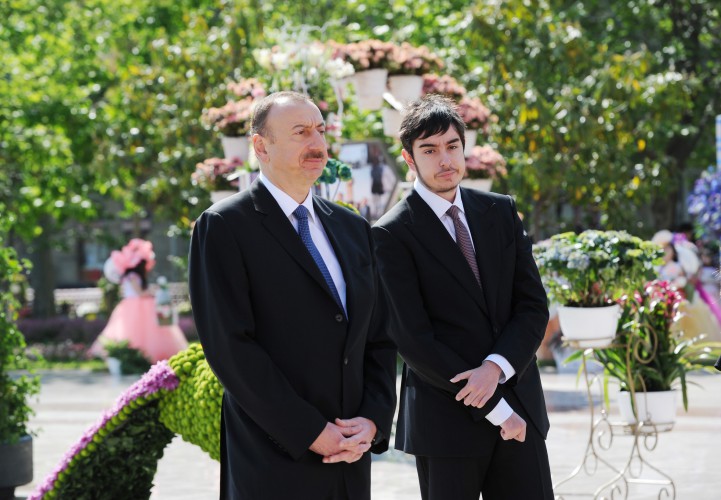 Azerbaijani president, his spouse attend Flower Festival (PHOTO)