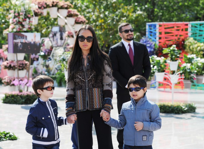 Azerbaijani president, his spouse attend Flower Festival (PHOTO)