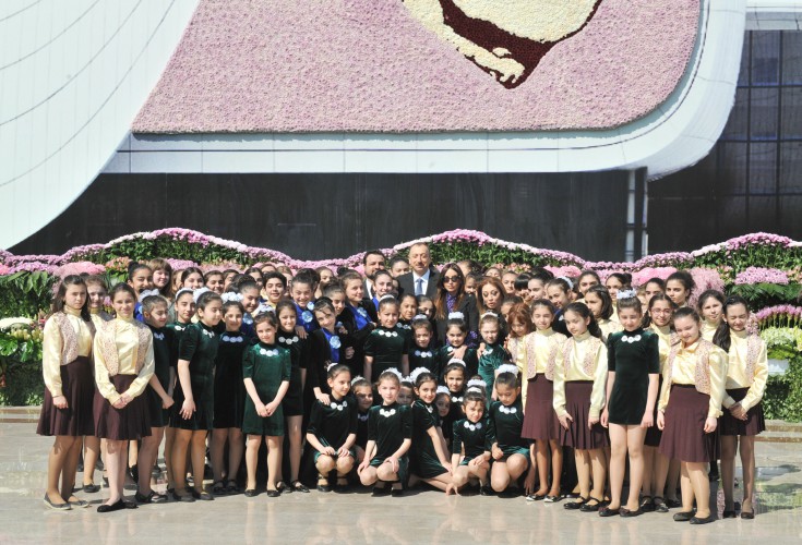 Azerbaijani president, his spouse attend Flower Festival (PHOTO)