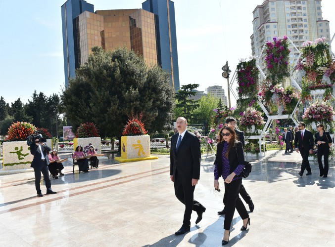 Azerbaijani president, his spouse attend Flower Festival (PHOTO)