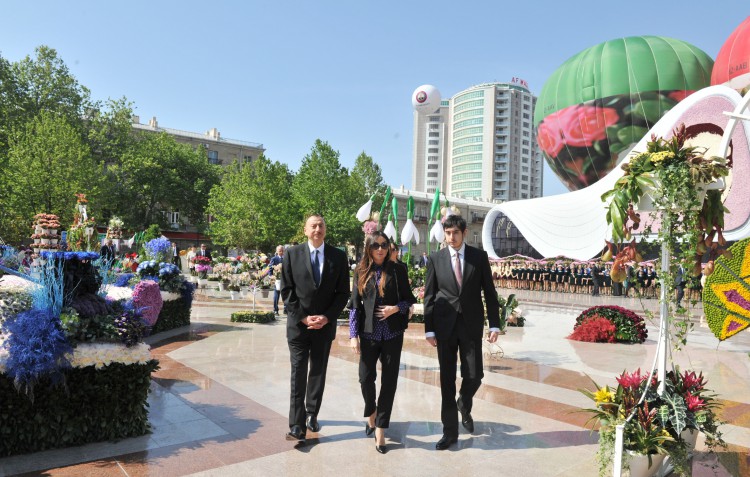 Azerbaijani president, his spouse attend Flower Festival (PHOTO)