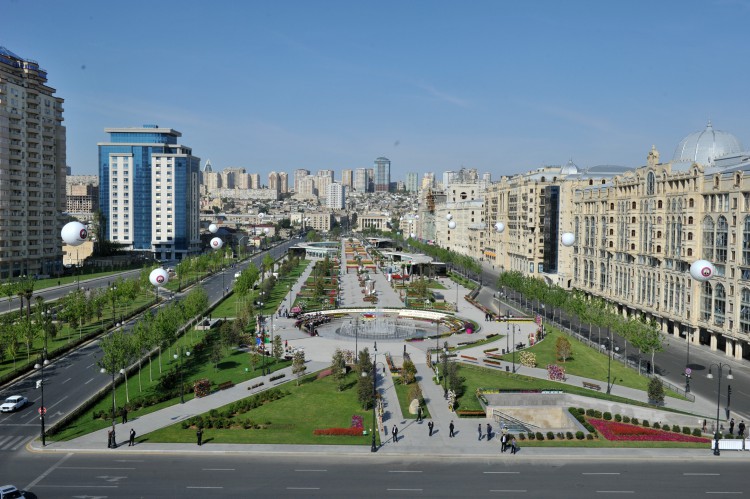 Azerbaijani president, his spouse attend Flower Festival (PHOTO)