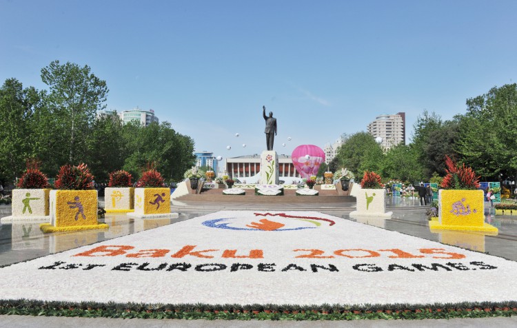 Azerbaijani president, his spouse attend Flower Festival (PHOTO)