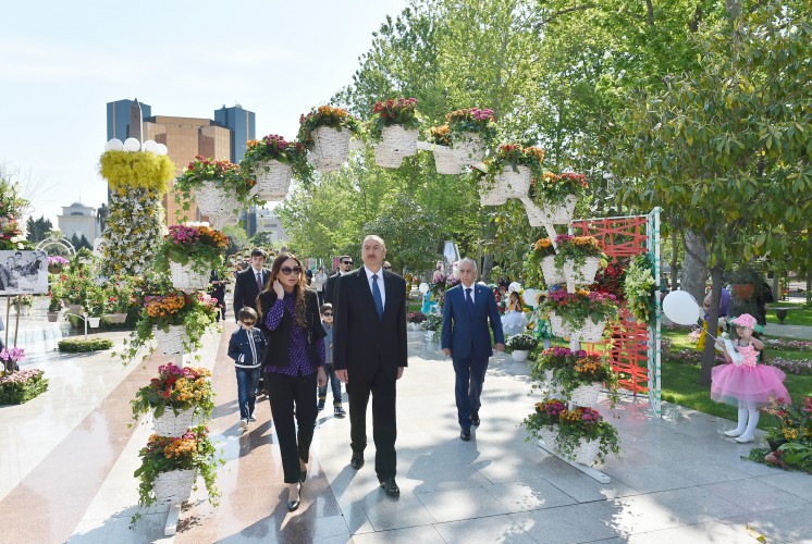 Azerbaijani president, his spouse attend Flower Festival (PHOTO)