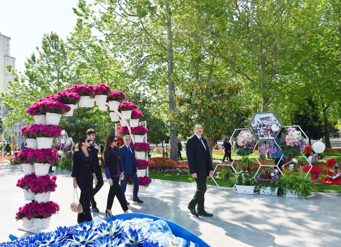 Azerbaijani president, his spouse attend Flower Festival (PHOTO)