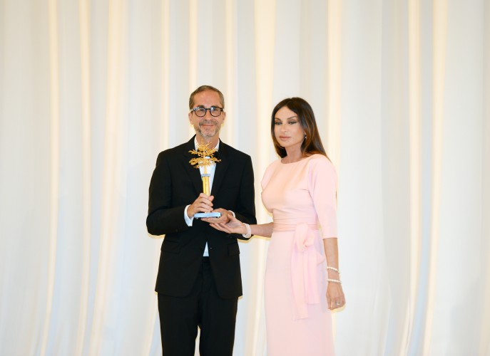 President Ilham Aliyev and his spouse attended a solemn ceremony to mark 92nd birthday anniversary of national leader Heydar Aliyev