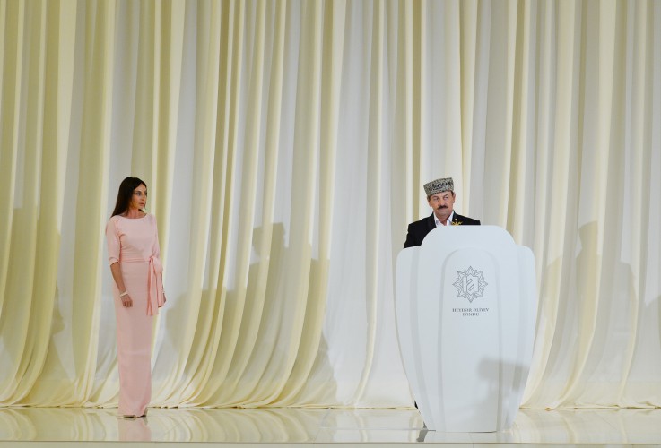 President Ilham Aliyev and his spouse attended a solemn ceremony to mark 92nd birthday anniversary of national leader Heydar Aliyev